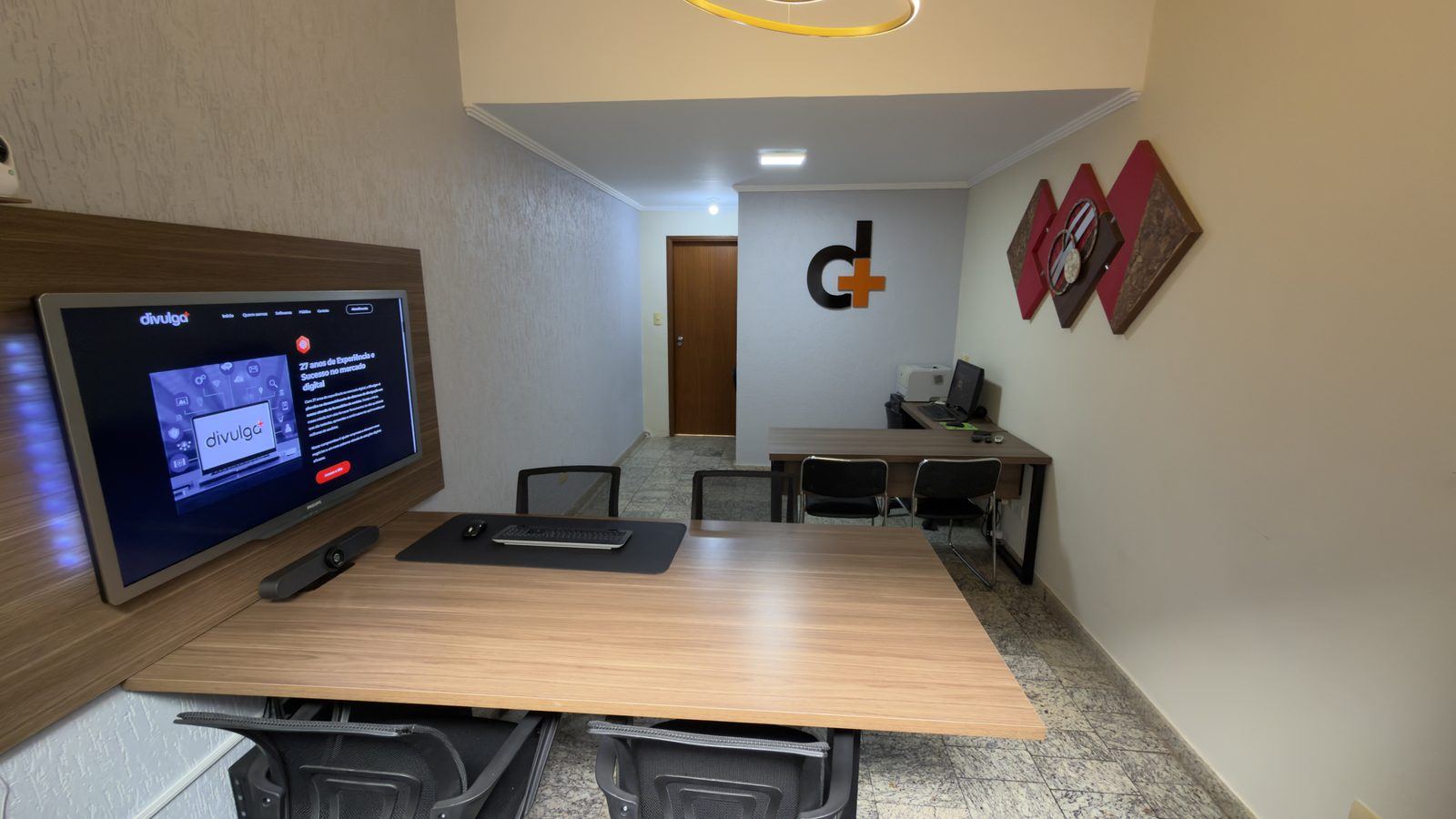 Sala da DivulgaMais para atendimento e planejamento de tráfego orgânico